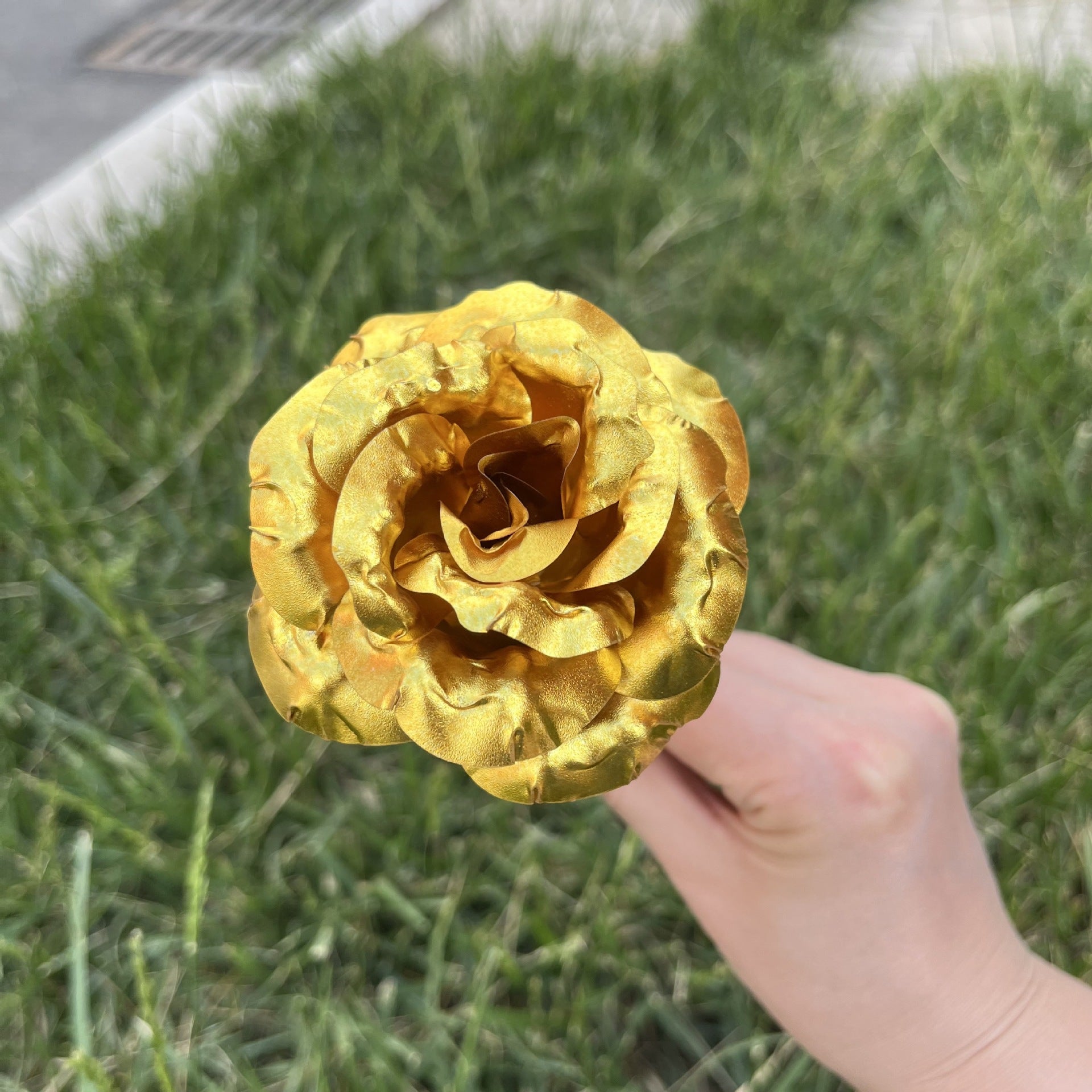 1:1 Red Wolf Etched Gold Rose Model Delta Force Collector's Figure